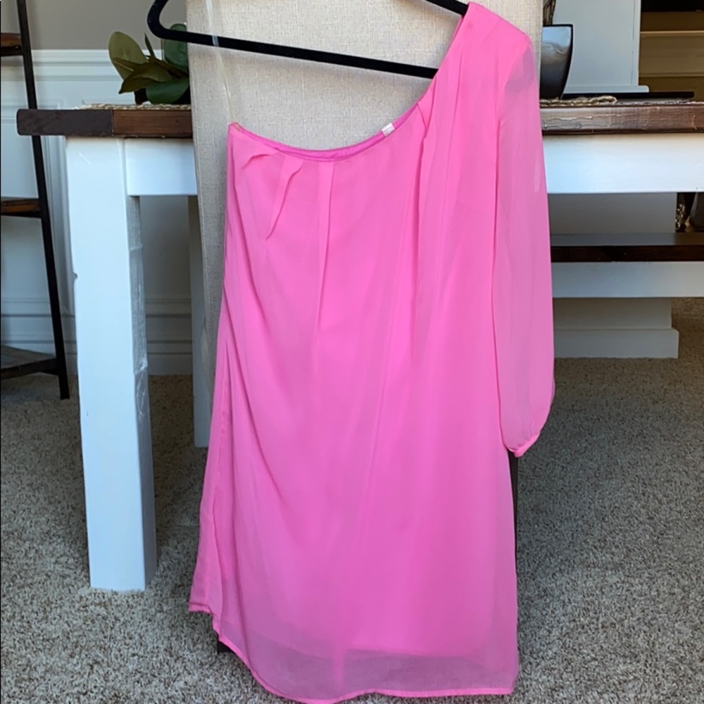 One-shoulder pink dress
